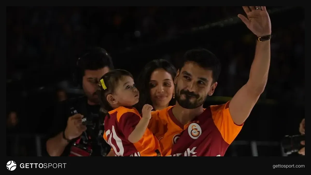 İlkay Gündoğan Qalatasaray formasıyla stadionda