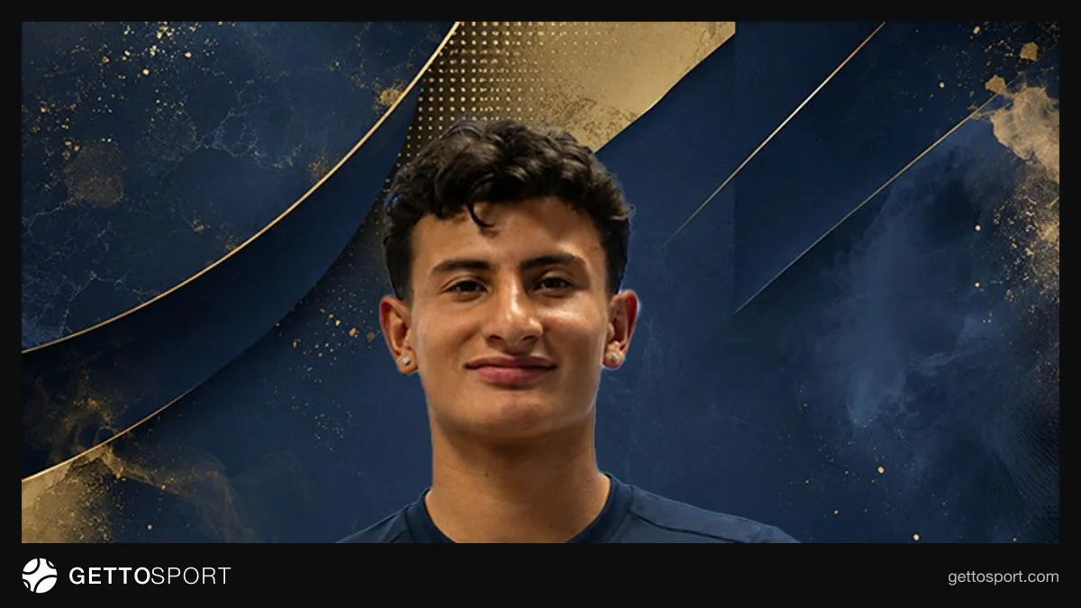 İmişli-2 və Neftçi-2 oyunundan oyunçular meydanda top uğrunda mübarizə aparır