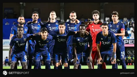 Emil Əsədov müsahibə verir, arxa fonda İmişli futbol komandası loqosu