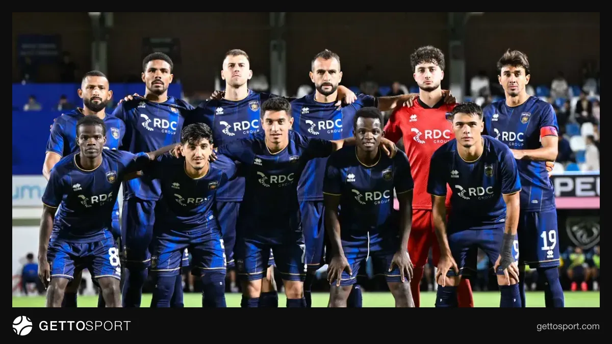 Emil Əsədov müsahibə verir, arxa fonda İmişli futbol komandası loqosu