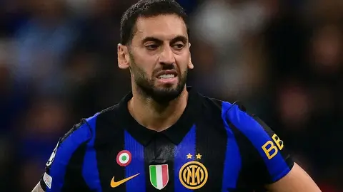 Inter oyuncuları ile Club Brugge oyuncularının maç esnasında mücadele görüntüsü