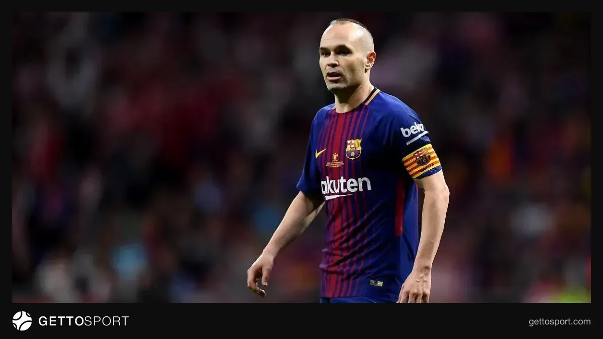 Andres İnyesta Gulf United-in məşqində danışarkən
