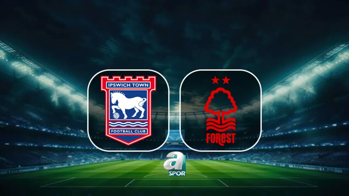 Portman Road stadı önünde Ipswich Town ve Nottingham Forest formaları