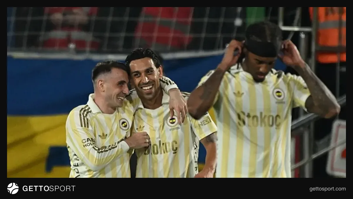 İrfan Can Kahveci maçta sevinç yaşarken
