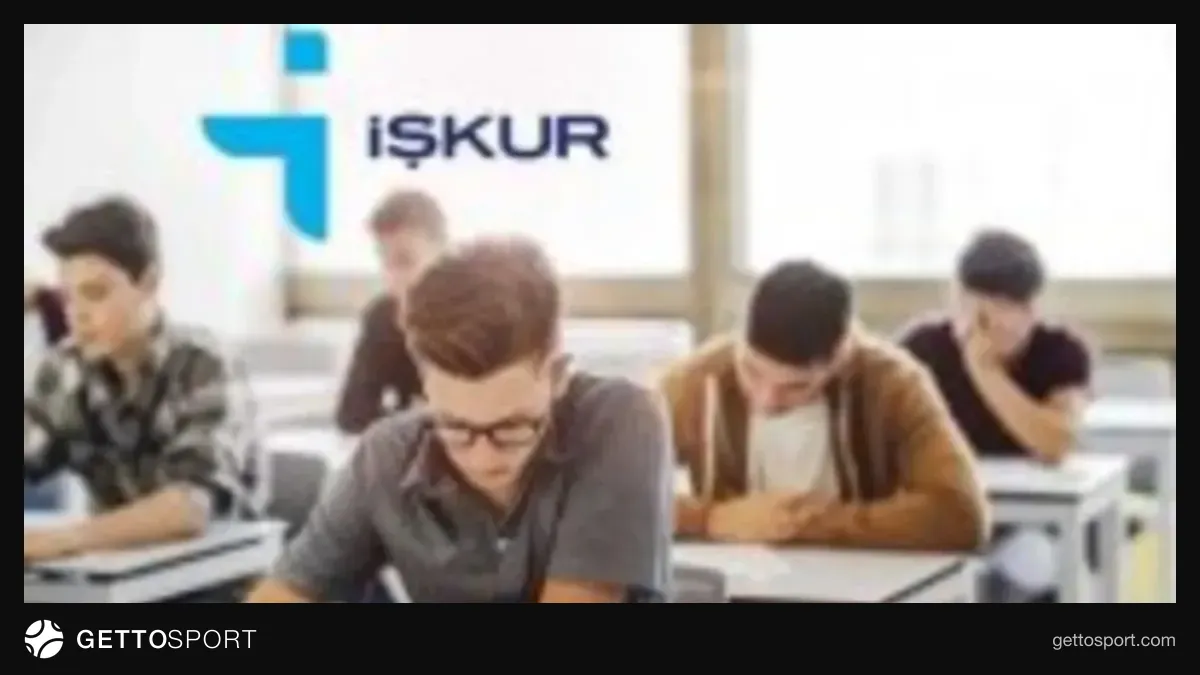 İŞKUR Gençlik Programı başvurusu yapan öğrenciler ve bilgisayar ekranı