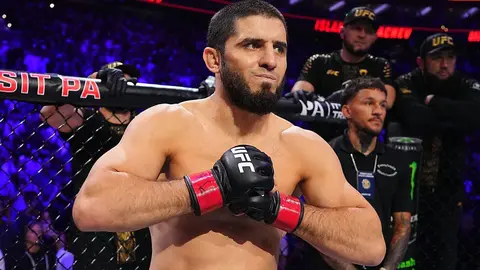 İslam Maxaçev məşqçisi Xaviyer Mendes ilə məşq zalında