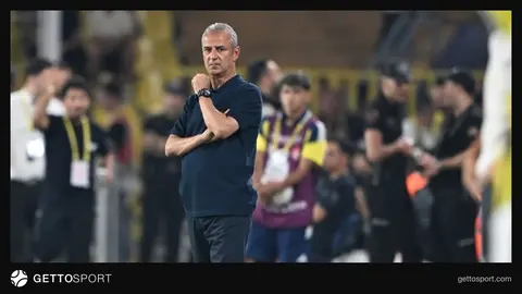İsmail Kartal basın toplantısında konuşurken