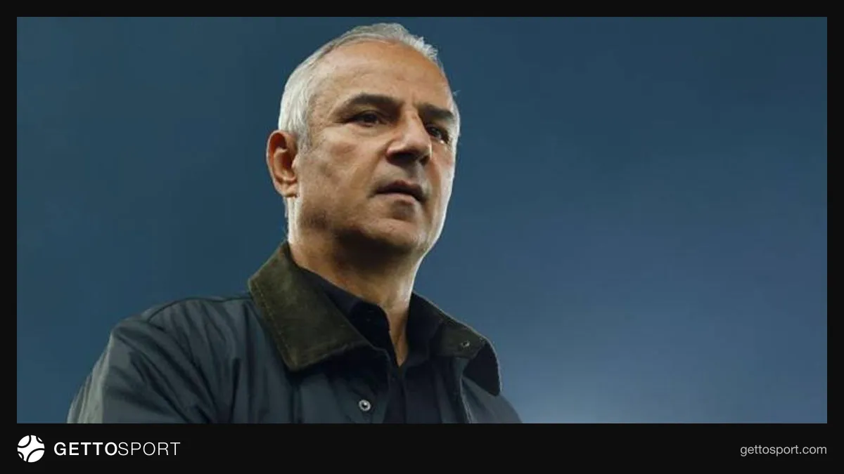 İsmail Kartal basın toplantısında konuşurken