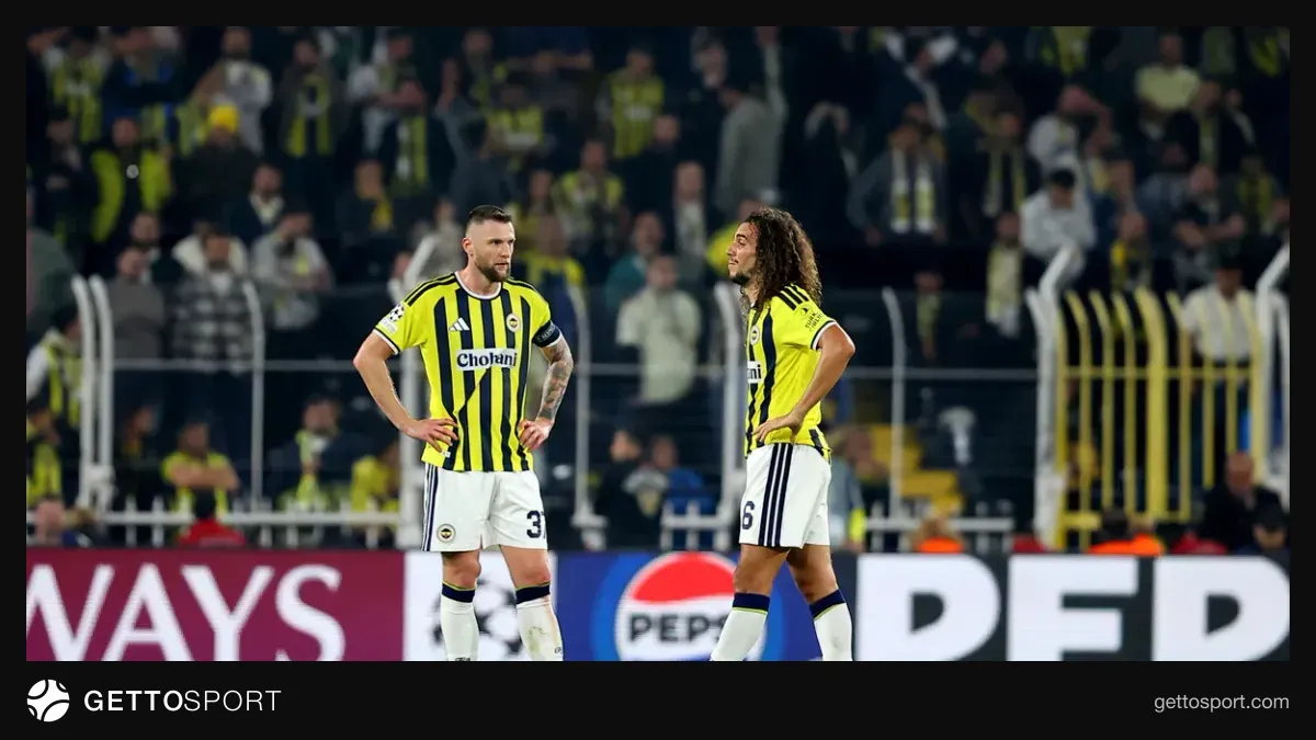 İsmail Kartal saha kenarında endişeli şekilde talimat verirken