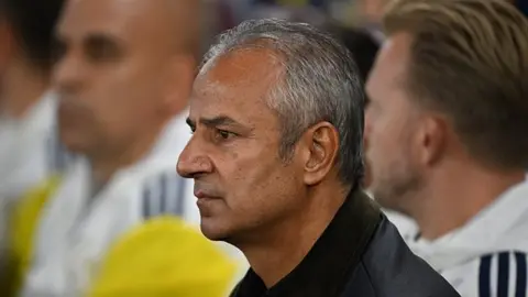 İsmail Kartal basın toplantısında konuşurken fotoğrafı