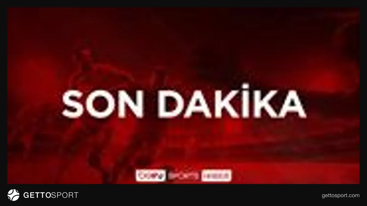 İsmail Kartal basın toplantısında mikrofon başında konuşurken