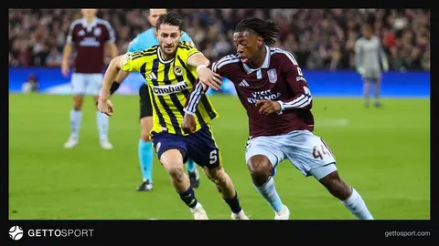 Maçta topa müdahale eden İsmail Yüksek