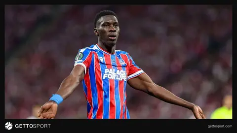 Ismaila Sarr Crystal Palace formasıyla saha içinde antrenmanda