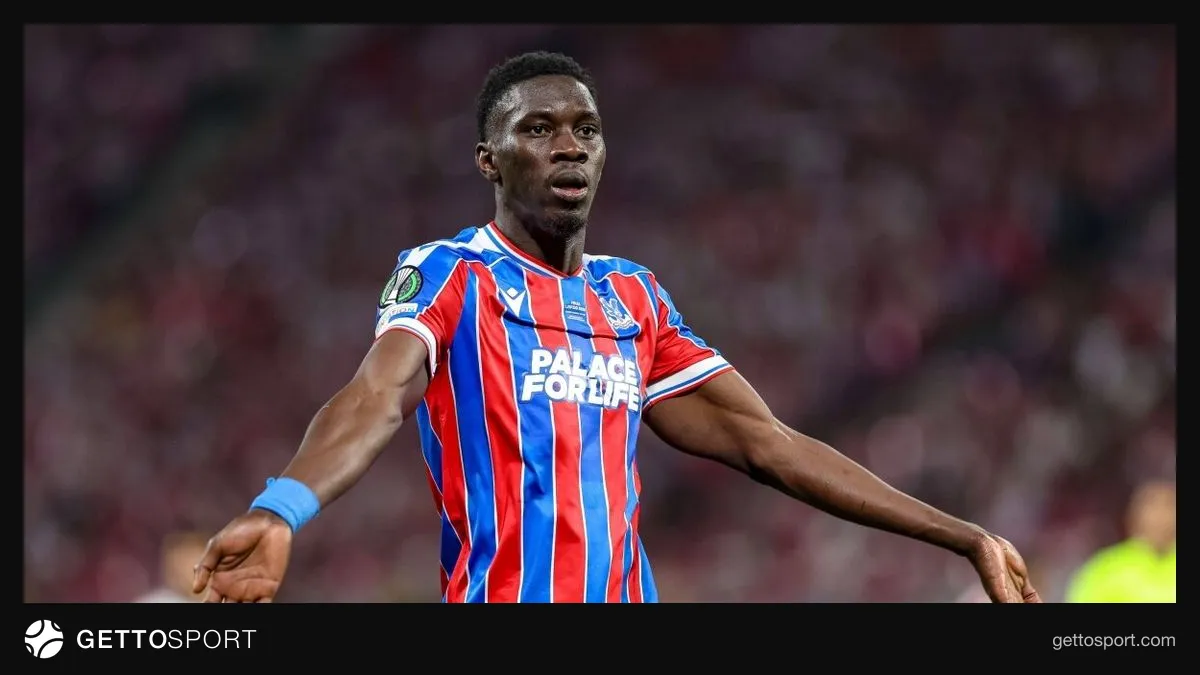 Ismaila Sarr Crystal Palace formasıyla saha içinde antrenmanda