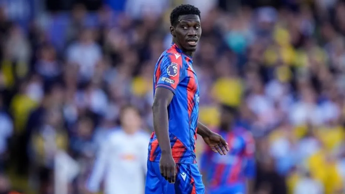 Ismaila Sarr tedavi olurken saha kenarında görüntü