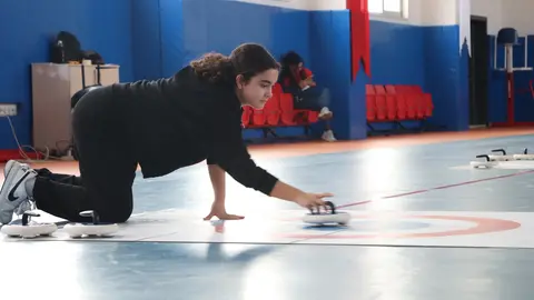 Tarık Söyleyici Spor Salonu'nda floor curling müsabakası ve sporcular