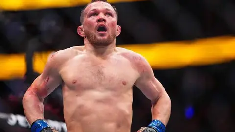 İsrael Adesanya və Petr Yan Tiger Muay Thai zalında sparrinq zamanı