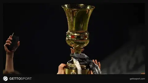 İtaliya Kuboku loqosu və futbol topu