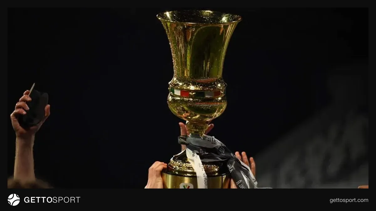 İtaliya Kuboku loqosu və futbol topu