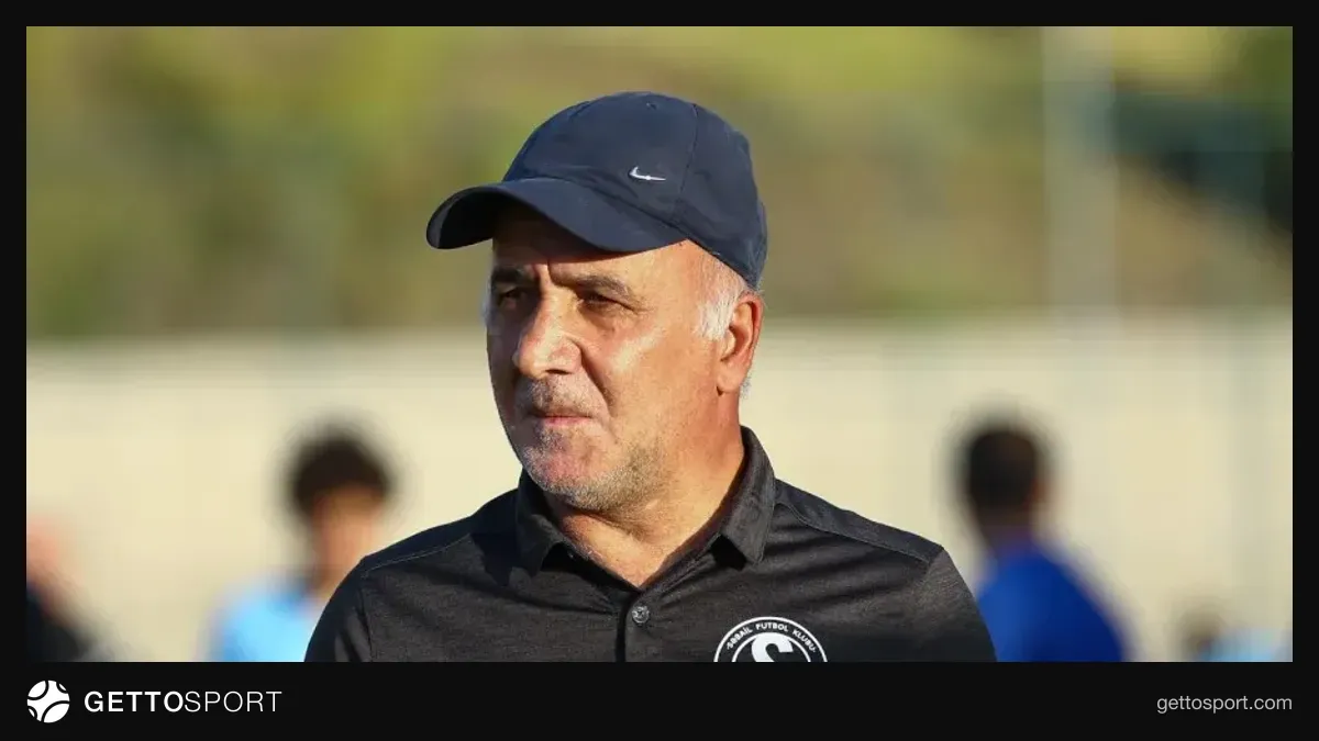 Sabah futbolçuları və İvan Lepinitsa oyunda