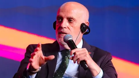 Javier Tebas konuşma yaparken fotoğrafı