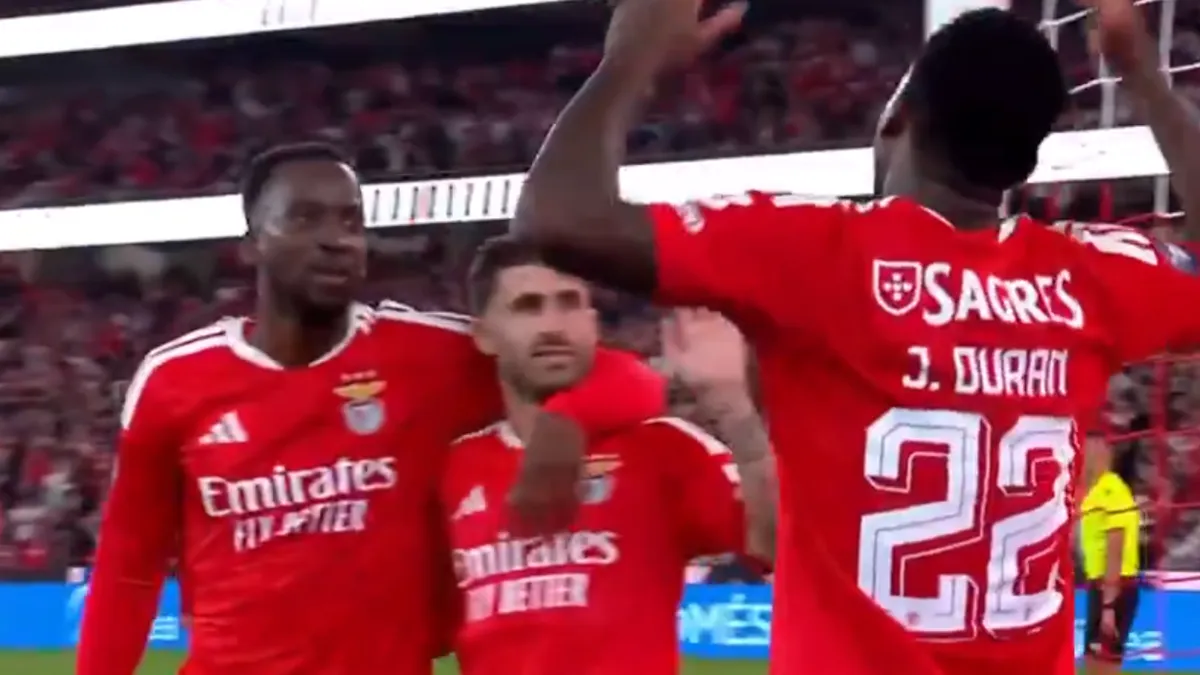 Benfica formasıyla gol sevincinde Jhon Duran