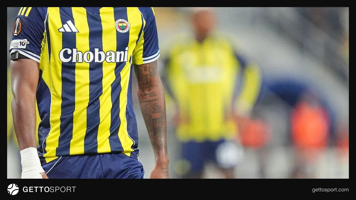 Jhon Duran formasıyla sahada koşarken
