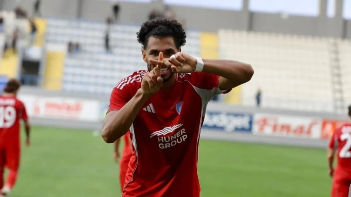 Jo Batişta müsahibədə danışarkən, Turan Tovuz forması