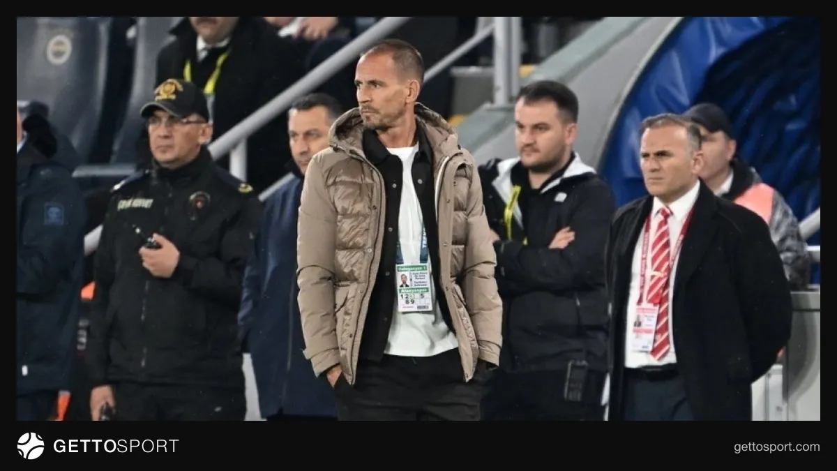 Joao Pereira maç sonrası basın toplantısında konuşurken