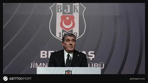 Joe Willock Newcastle formasıyla top sürerken