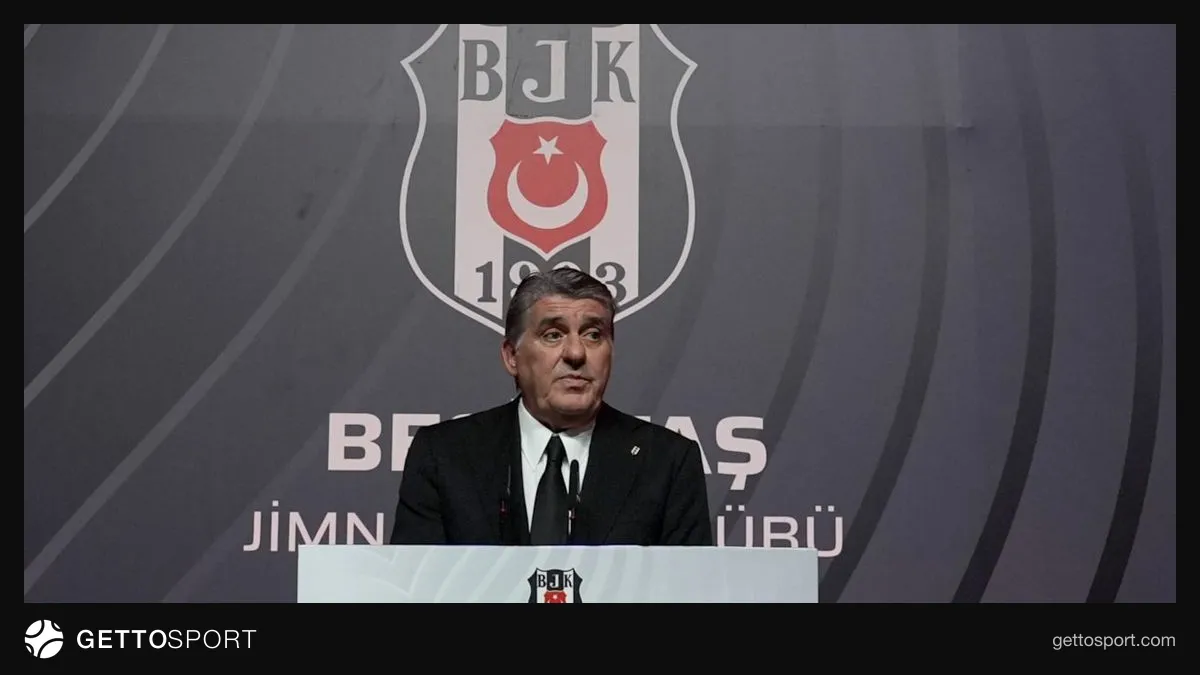 Joe Willock Newcastle formasıyla top sürerken