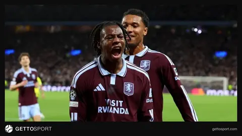 Aston Villa formasıyla Johan Manzambi gol sevinci
