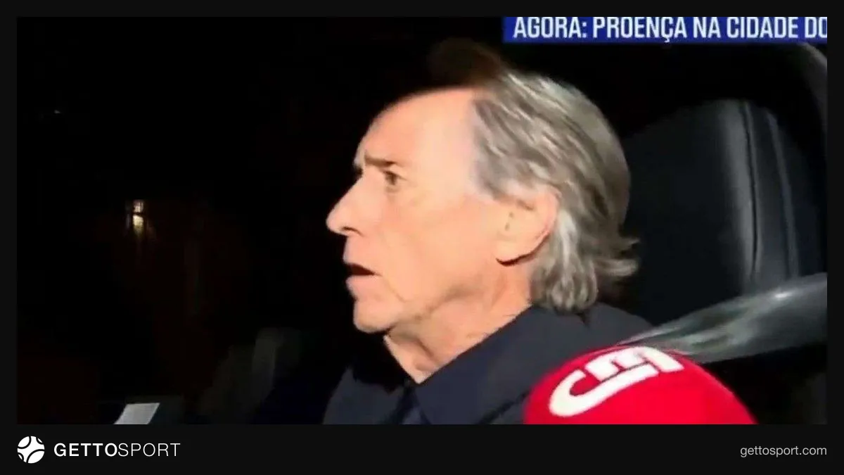 Jorge Jesus basın toplantısında soru yanıtlarken
