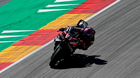 Jorge Martin Sepang pistinde Aprilla motosikletiyle antrenman yaparken