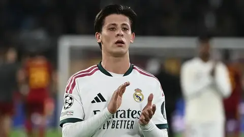 Jose Mourinho kenarda talimat verirken; Arda Güler oyuna giriyor