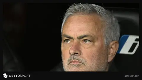 Jose Mourinho maç sonrası sahada veya basın toplantısından uzak görüntüsü
