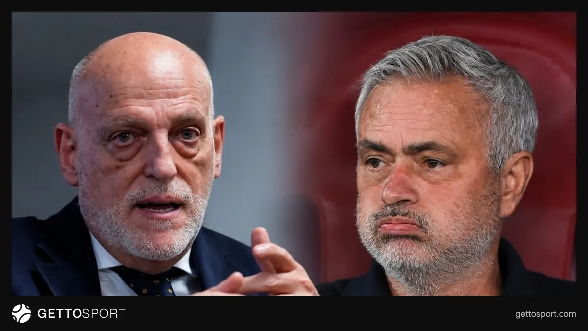 Jose Mourinho basın toplantısında konuşurken