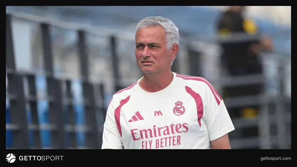 Joze Mourinyo stadionda mətbuat konfransına gəlməyən məşqçinin boş mətbuat zalı və Santiago Bernabeu stadionu