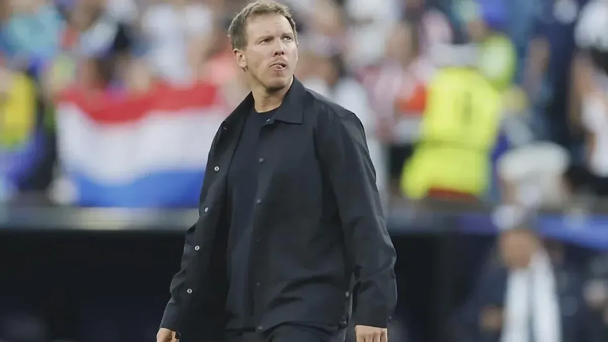 Julian Nagelsmann sahədə ciddi baxışlarla