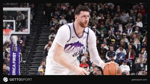 Jusuf Nurkic Utah Jazz formasıyla saha kenarında sakatlık nedeniyle dinlenirken