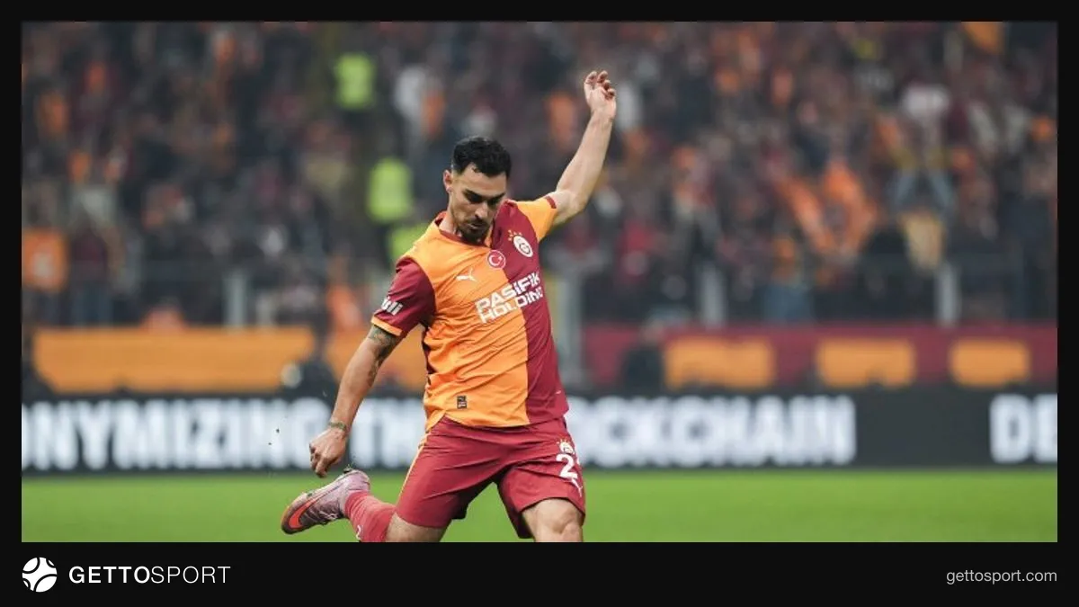 Kaan Ayhan Qalatasaray formasında meydanda dayanır