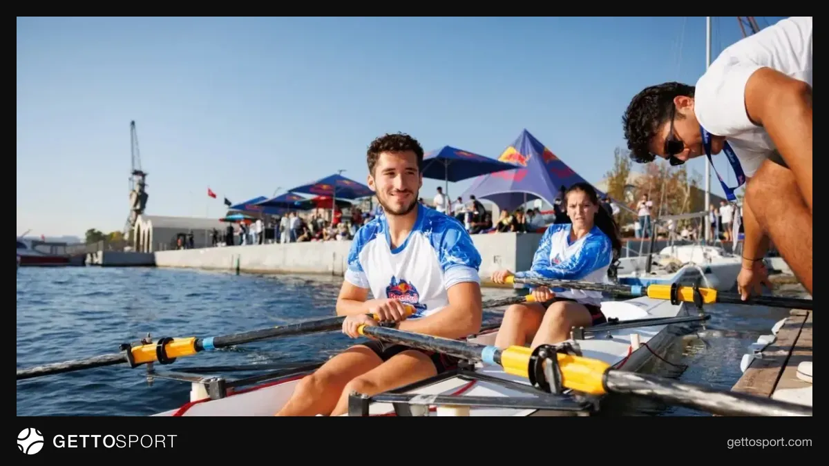 Kadir Has Rowing Team şampiyonluk kutlaması, Haliç kıyısında kürek ekipleri