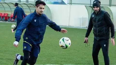 MOİK-in futbolçusu Kamran Quliyev oyundan sonra danışır