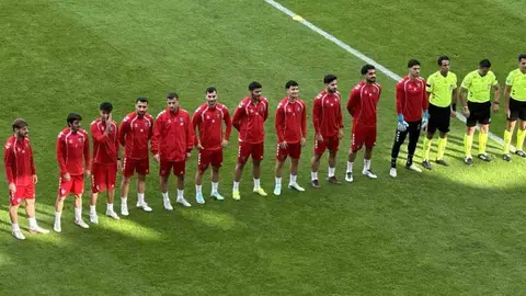 Karabük İdman Yurdu futbolcuları ve boş stat çevresi