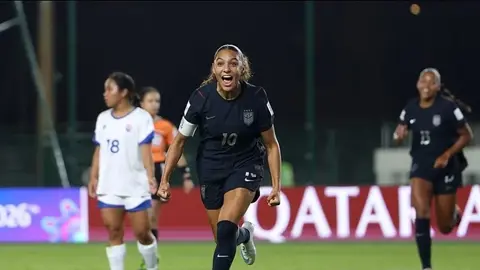 Karolina Reyna ABŞ U-17 forması ilə qol sevincində
