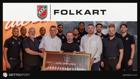 Karşıyaka Spor Kulübü yöneticileri ve Folkart logosu ile destek açıklaması