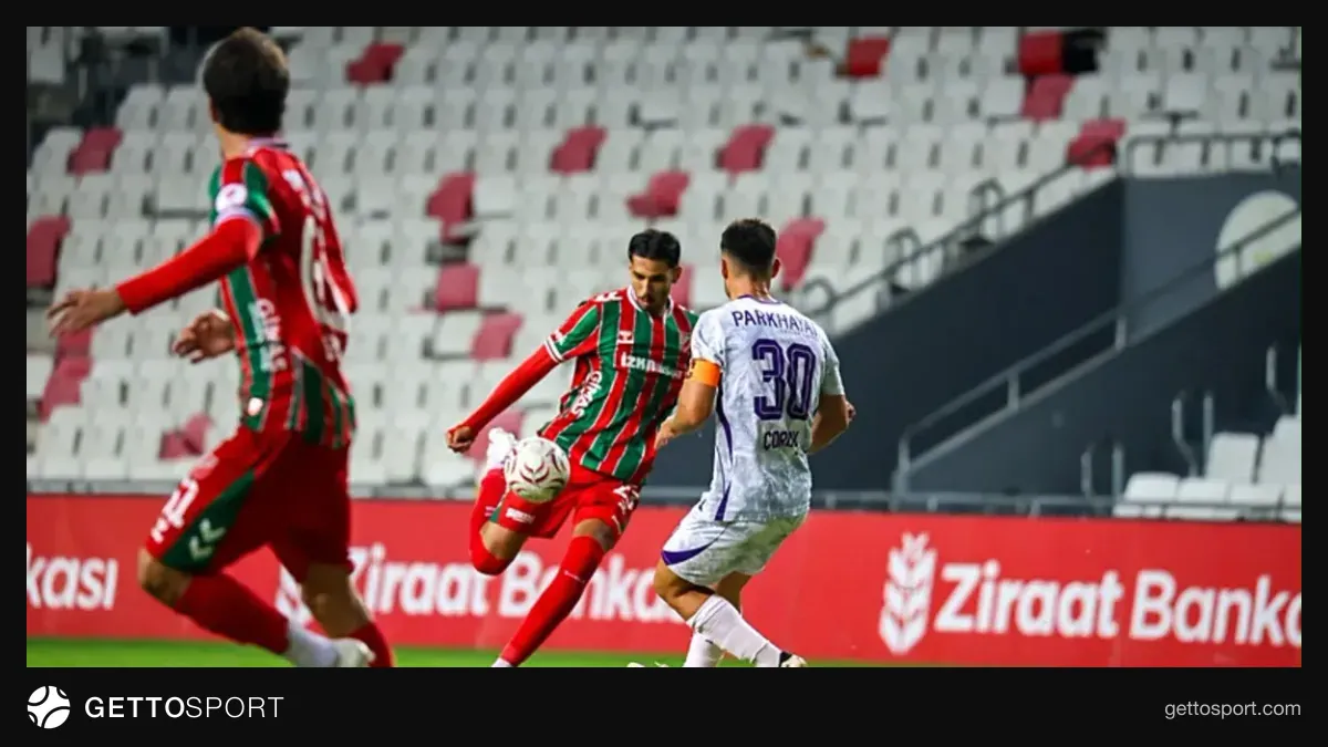 Karşıyaka oyuncuları gol sevinci Alsancak Mustafa Denizli Stadı