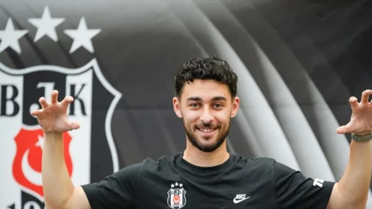 Kartal Kayra Yılmaz qol sevinci yerinə tribunada fitə basılma anı
