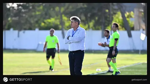 Karvan-Yevlax futbolçuları və baş məşqçi Ramiz Məmmədov oyundan sonra