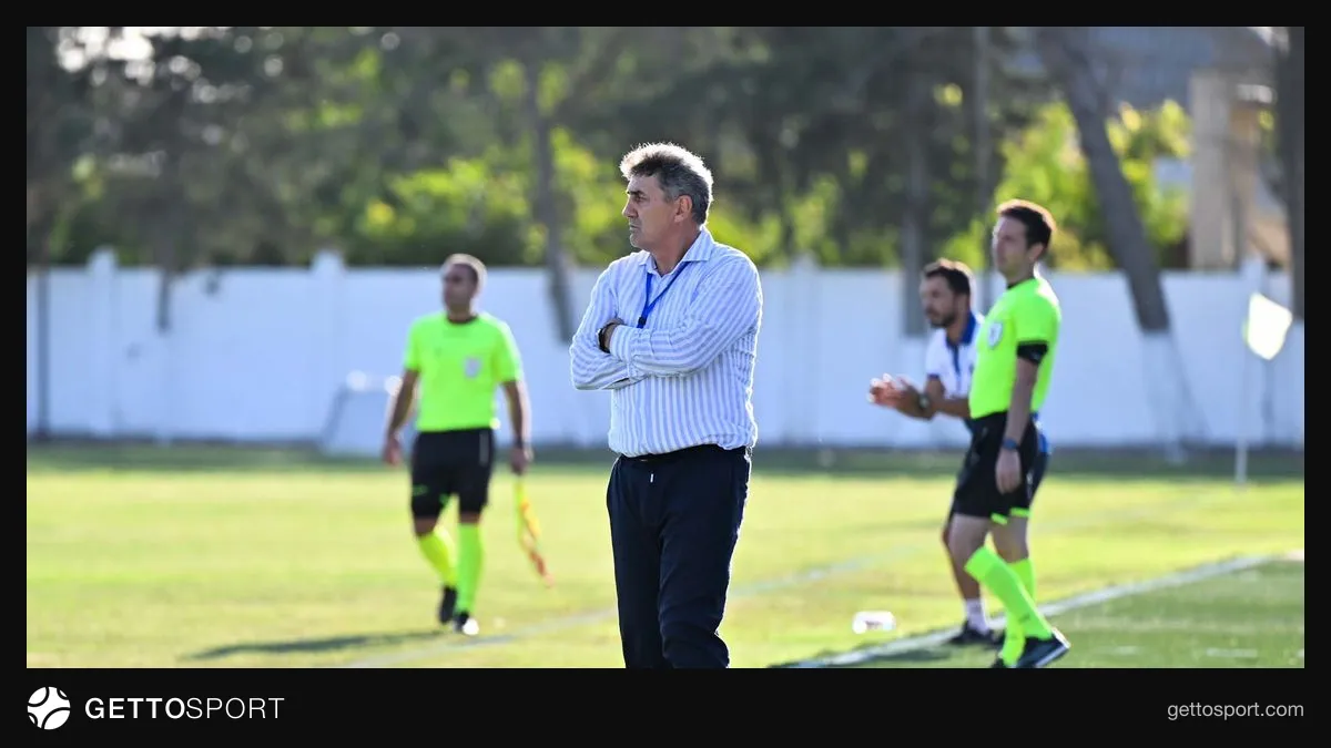 Karvan-Yevlax futbolçuları və baş məşqçi Ramiz Məmmədov oyundan sonra